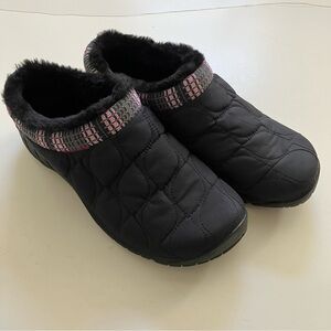 Merrell Women’s Encore Ice 4 Puff Quilted Mules Slip On. 9.5